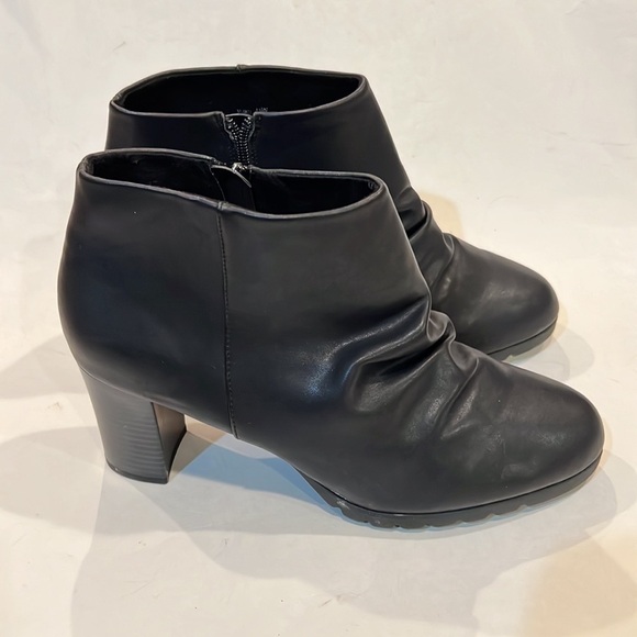 Easy Street Women's Breena Ankle Bootie - Picture 14 of 16